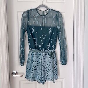 Alexis embroider romper  size M